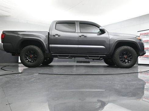 Used 2019 Toyota Tacoma TRD Off-Road AWD/4WD image 40