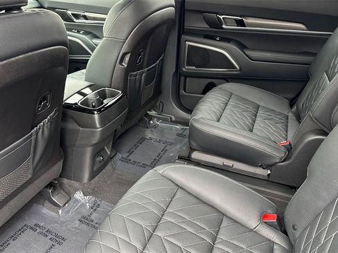 Used 2025 Kia Telluride AWD image 12
