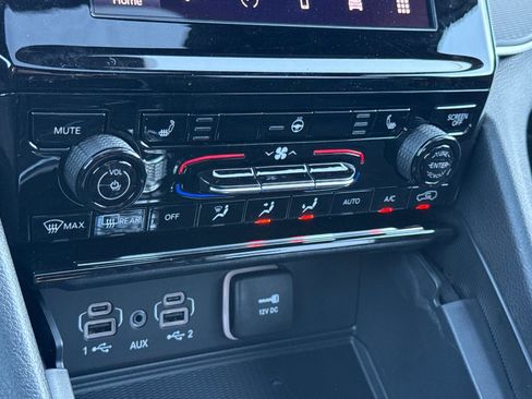 New 2025 Jeep Grand Cherokee L Altitude image 18