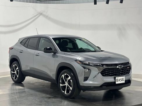 Used 2024 Chevrolet Trax RS FWD image 37