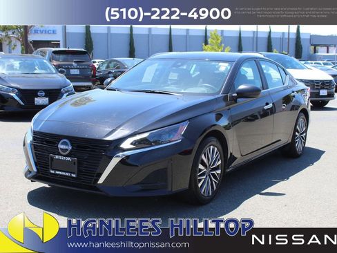 Used 2025 Nissan Altima 2.5 SV FWD image 3