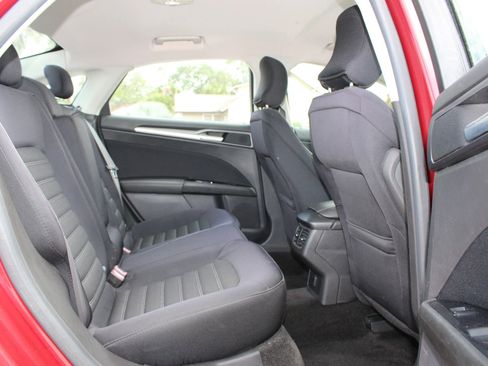 Used 2015 Ford Fusion SE FWD image 22