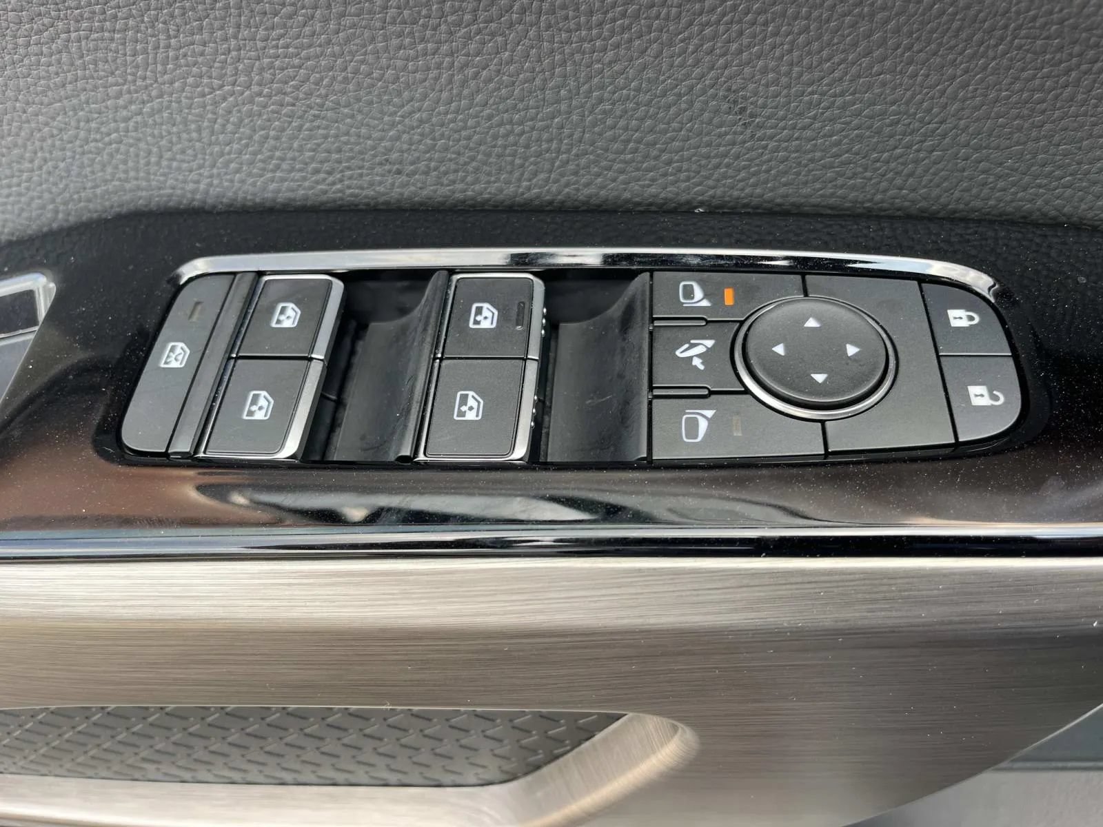 Used 2025 Nissan Pathfinder Platinum w/ Cargo Package FWD image 29