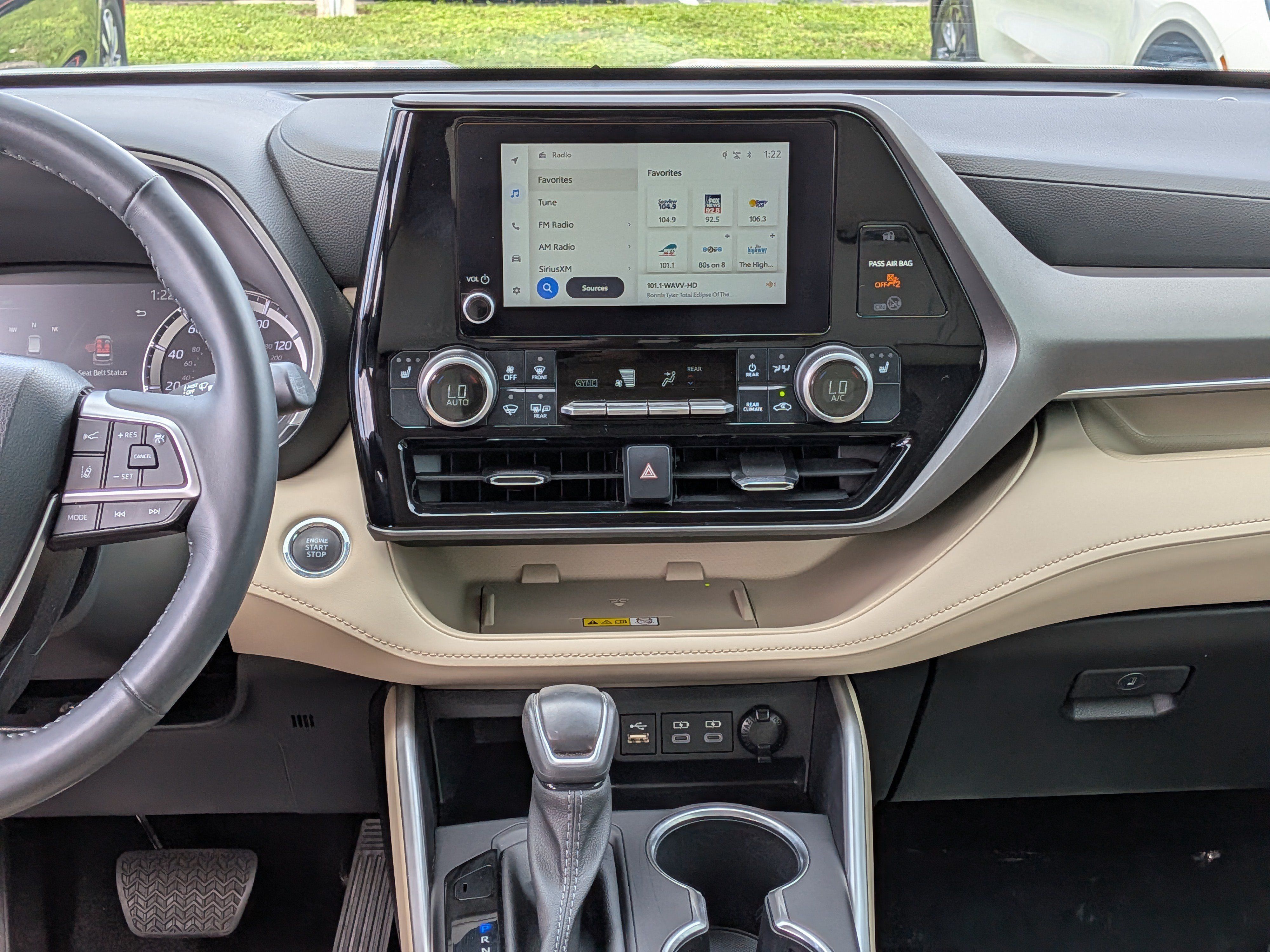 Used 2023 Toyota Highlander XLE FWD image 20