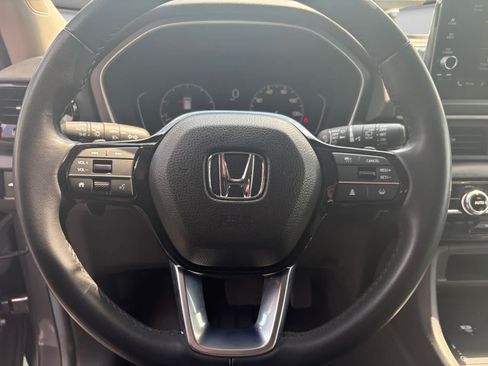 Used 2025 Honda Pilot EX-L image 11