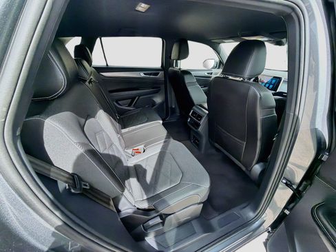 Certified 2024 Volkswagen Atlas Cross Sport SE FWD image 28