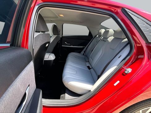 Used 2025 Hyundai Elantra Limited FWD image 18