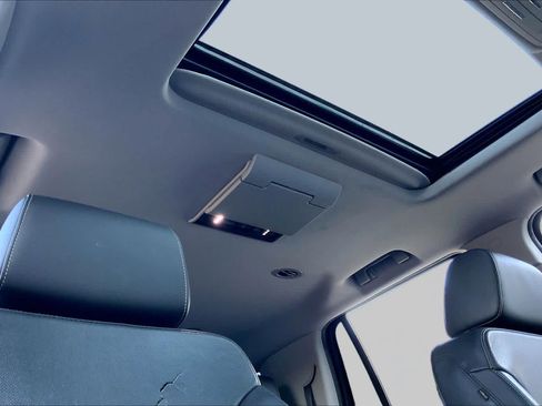 Used 2018 Chevrolet Tahoe Premier AWD/4WD image 13