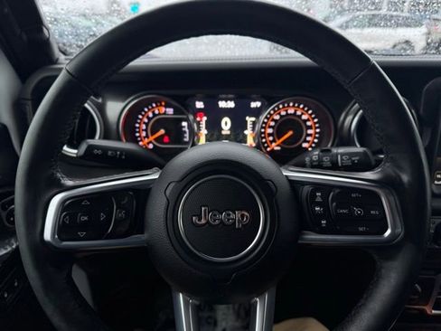 Used 2019 Jeep Wrangler Unlimited Sahara image 23