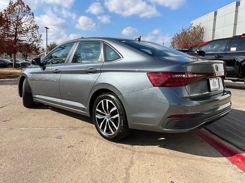 Used 2025 Volkswagen Jetta SE image 8