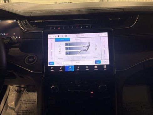 Used 2022 Jeep Grand Cherokee Overland w/ Luxury Tech Group IV image 11