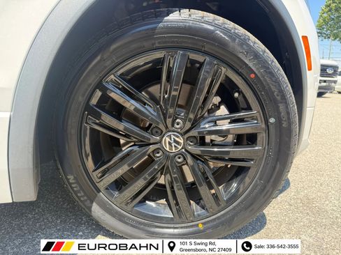 Used 2022 Volkswagen Tiguan SE R-Line FWD image 22
