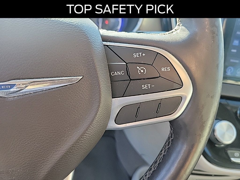 Used 2017 Chrysler Pacifica Touring-L Plus FWD image 25
