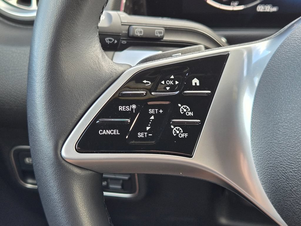 Used 2025 Mercedes-Benz GLB 250 4MATIC image 23
