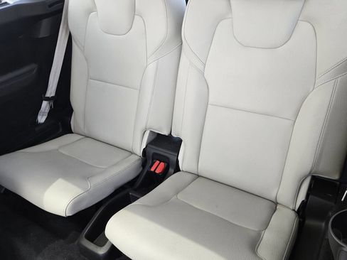 Used 2020 Volvo XC90 T6 Momentum AWD/4WD image 13