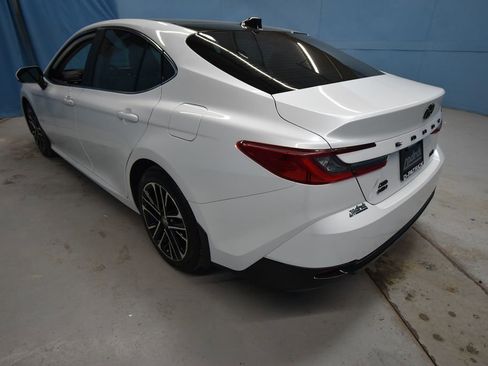 Used 2025 Toyota Camry XLE image 32