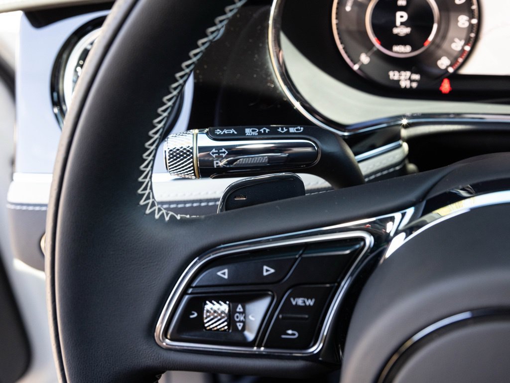 Used 2025 Bentley Flying Spur Plug-In Hybrid AWD/4WD image 40