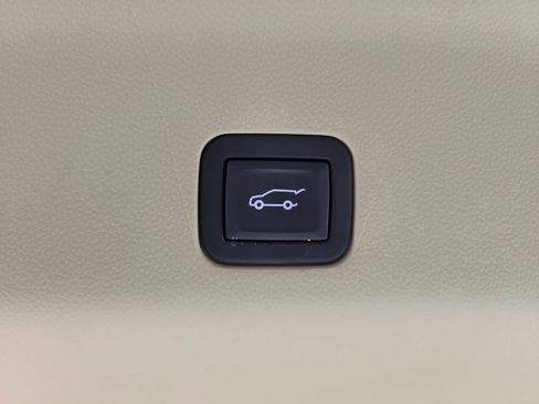 Certified 2024 Cadillac Escalade Premium Luxury AWD/4WD image 9