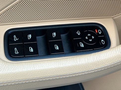 Used 2019 Porsche Panamera RWD image 12