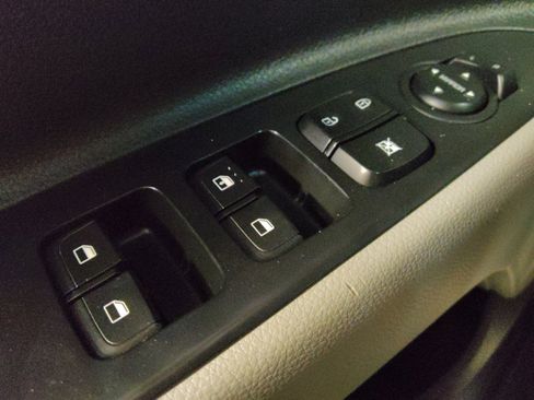 Used 2023 Kia Rio S FWD image 27