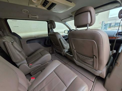 Used 2012 Chrysler Town & Country Touring-L w/ Entertainment Group #2 image 15