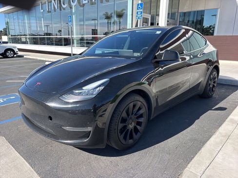 Used 2023 Tesla Model Y Long Range image 2