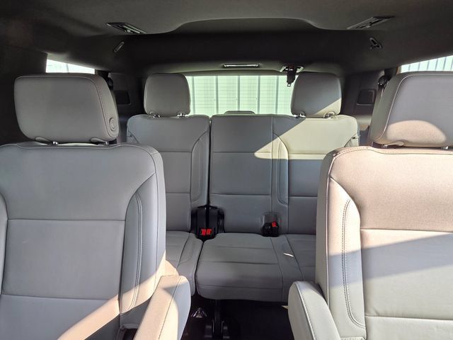 Used 2025 Chevrolet Tahoe Z71 w/ Comfort Package AWD/4WD image 19