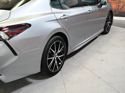 Used 2023 Toyota Camry SE FWD image 9