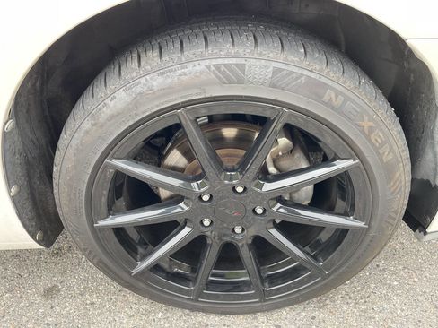 Used 2010 Lincoln MKZ image 13