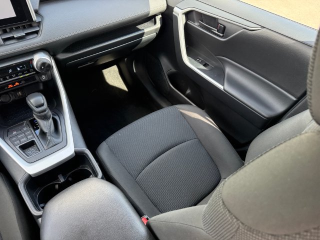 Used 2025 Toyota RAV4 LE AWD/4WD image 23