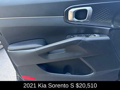 Used 2021 Kia Sorento S FWD image 11