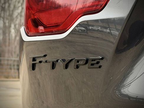Used 2022 Jaguar F-TYPE Convertible image 16