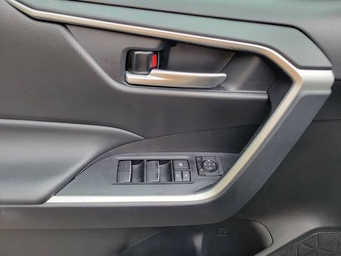 Used 2025 Toyota RAV4 XLE FWD image 18