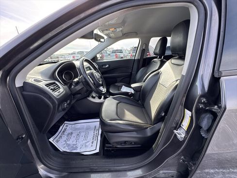 Used 2019 Jeep Compass Latitude w/ Popular Equipment Group AWD/4WD image 8