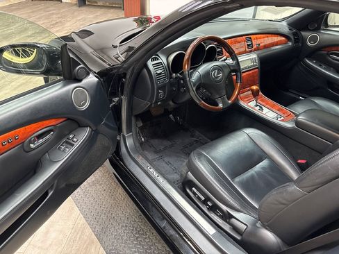 Used 2006 Lexus SC 430 Convertible RWD image 2