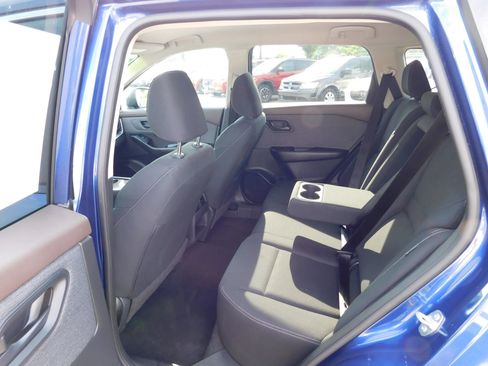 Used 2023 Nissan Rogue S FWD image 11