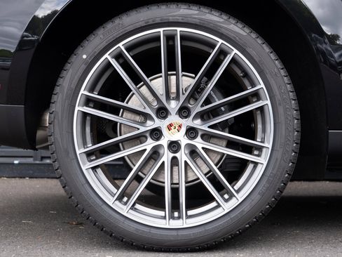 Used 2025 Porsche Macan image 14