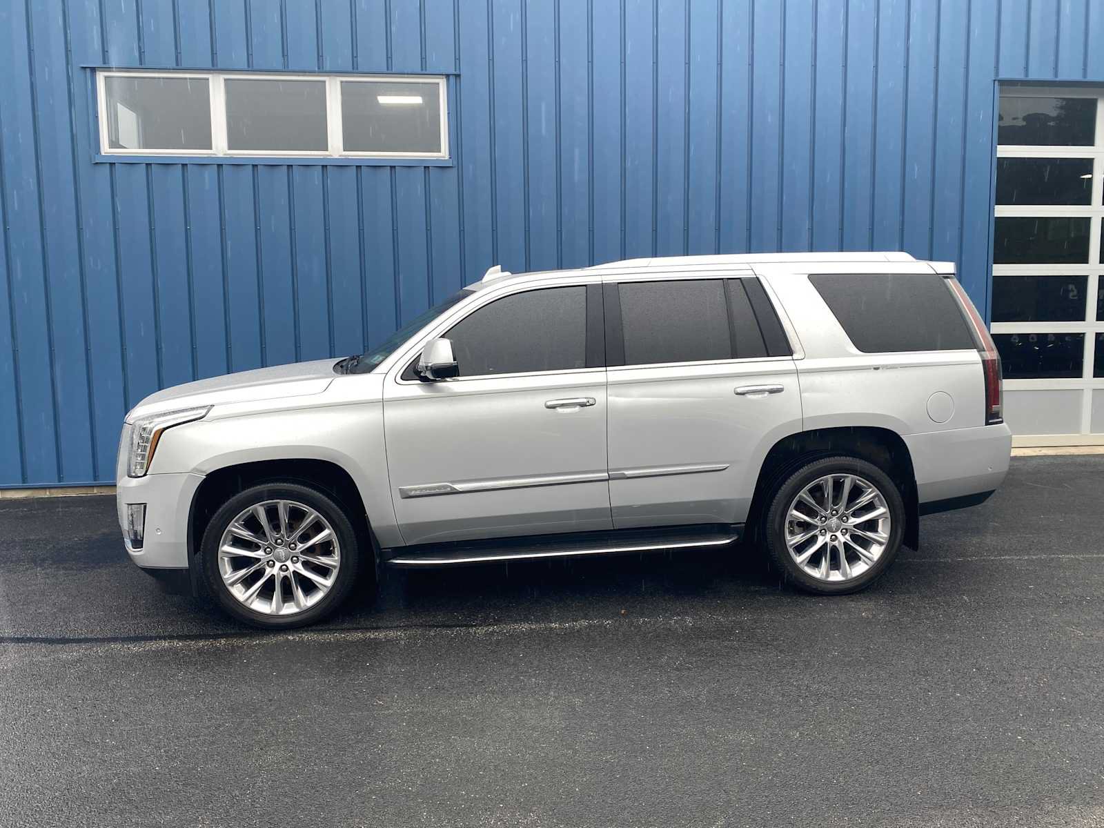 Used 2017 Cadillac Escalade Luxury AWD/4WD image 14