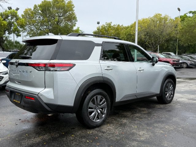 Used 2025 Nissan Pathfinder SV FWD image 5