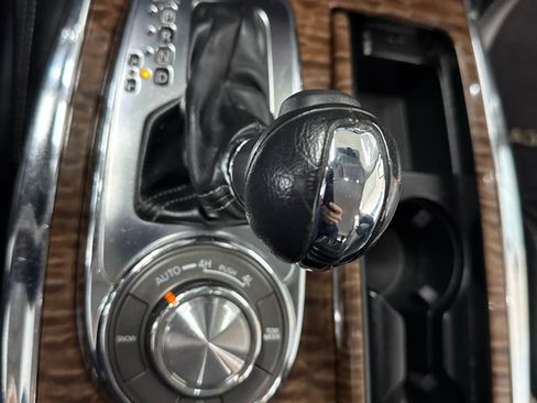 Used 2020 Nissan Armada SL image 24