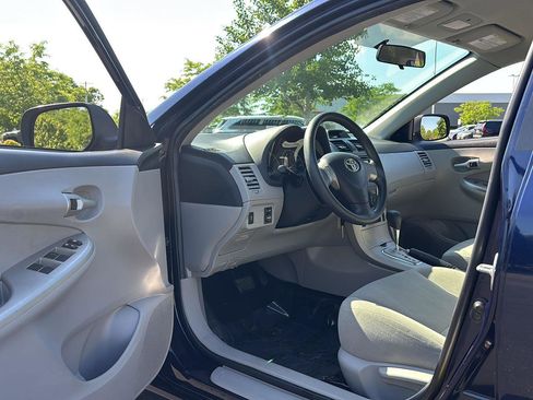 Used 2013 Toyota Corolla LE FWD image 2