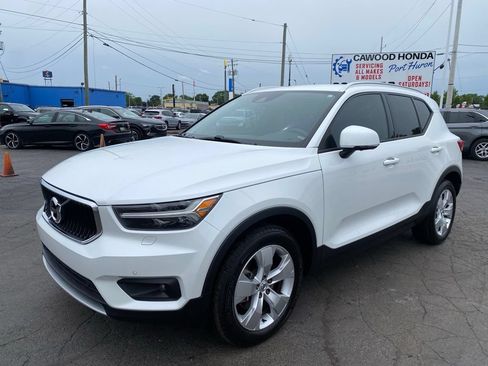 Used 2022 Volvo XC40 T5 Momentum AWD/4WD image 7