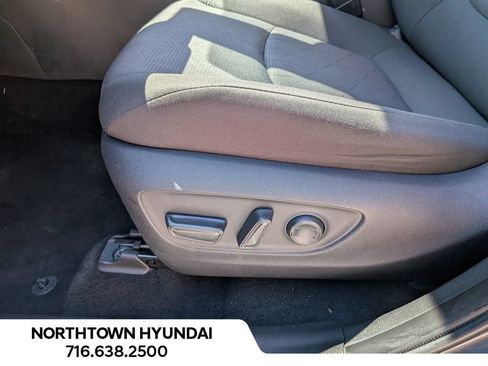 Used 2025 Toyota RAV4 XLE AWD/4WD image 28