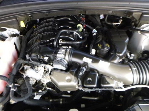 Used 2022 Jeep Grand Cherokee L Limited w/ Luxury Tech Group II image 24