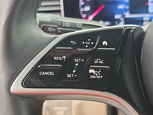 Used 2024 Mercedes-Benz GLS 450 4MATIC image 18