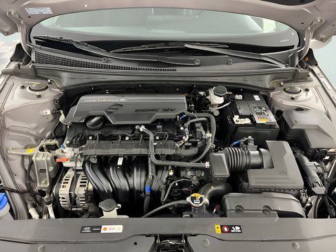Used 2023 Hyundai Elantra Limited FWD image 18