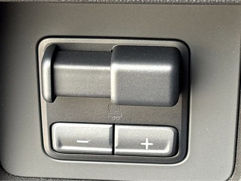 Used 2025 Chevrolet Colorado W/T w/ WT Custom Package RWD image 10