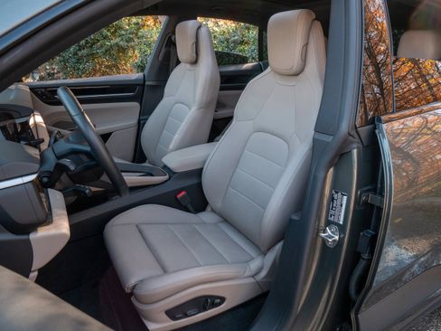 Used 2025 Porsche Macan Electric image 4