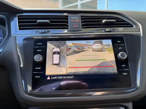 Used 2022 Volkswagen Tiguan SEL R-Line image 19