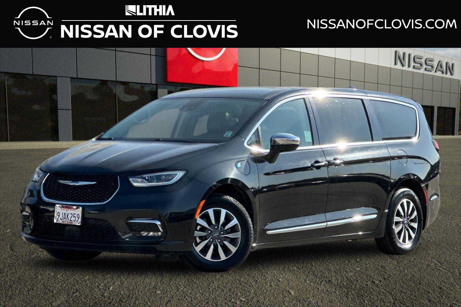 Used 2023 Chrysler Pacifica Limited FWD image 1